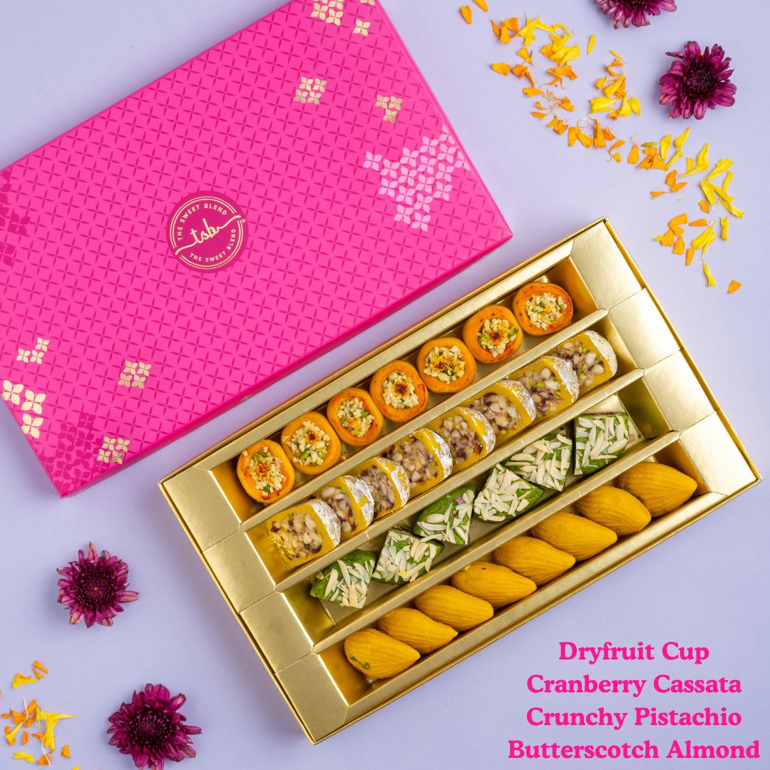 Ghasitaram Gifts Holi- Sweets/Holi Hampers/Holi Sweets Healthy Wheat Gujiya  Box (800 g) : Amazon.in: Grocery & Gourmet Foods